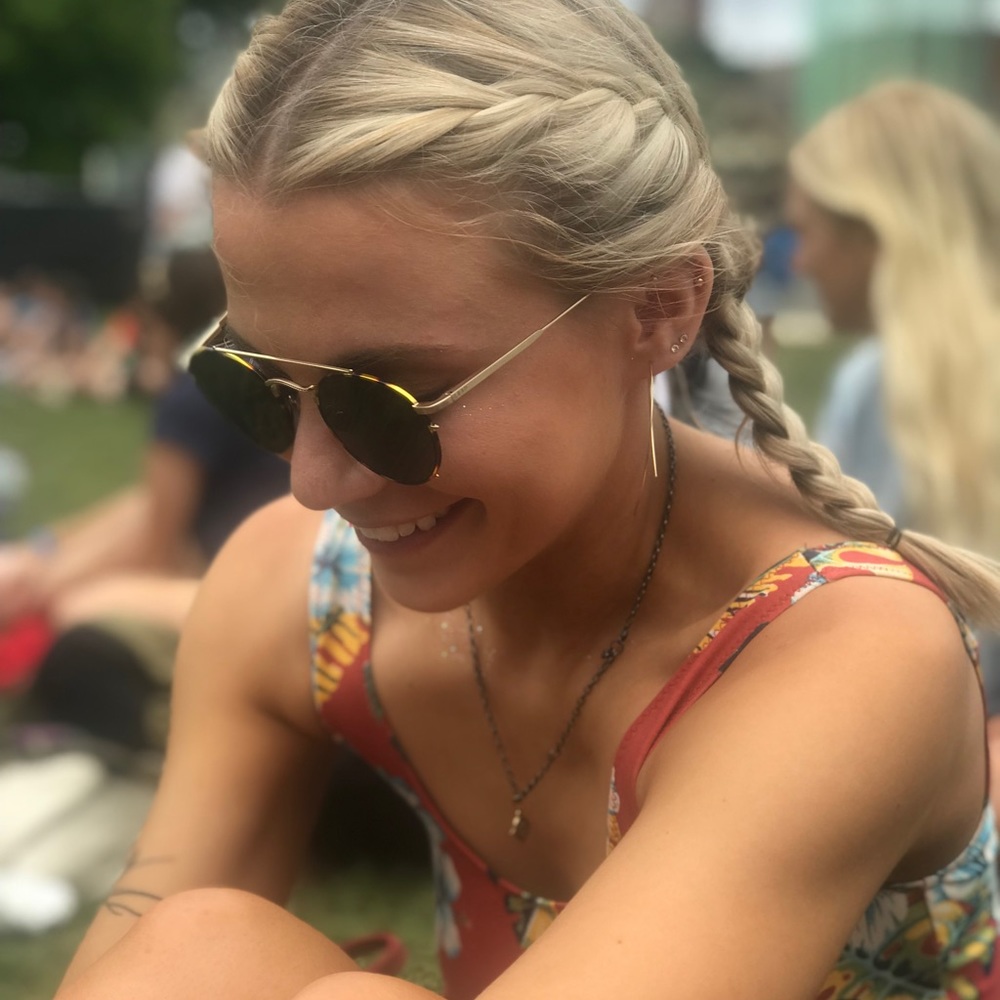 Meet your Posher, Celine